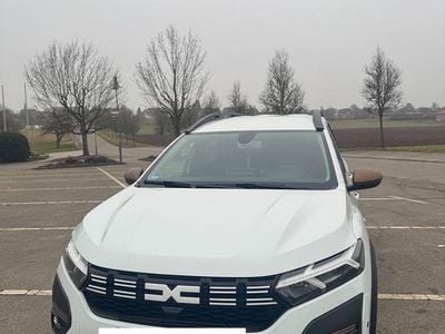 Weiß Gebraucht 2024 Dacia Jogger Extreme Van / Kleinbus | 22.300 € (Fairer Preis)