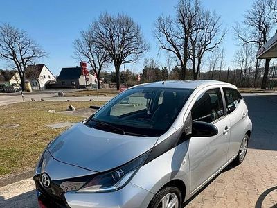 Gebraucht Toyota Aygo 69 PS (50 kW) 2018 Silber Kleinwagen
