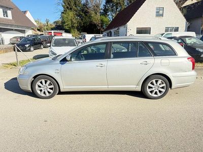 Second-hand Toyota Avensis Executive 116 CP (85 kW) 2004 Argintiu Break