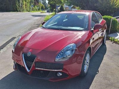 Gebraucht Alfa Romeo Giulietta Super 120 PS (88 kW) 2017 Rot Kleinwagen