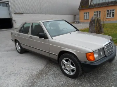 Brugt Mercedes 190 72 HK (52 kW) 1987 Grå Sedan