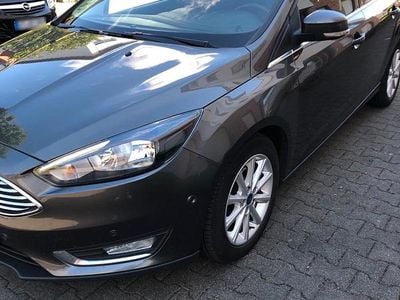 Usata Ford Focus Titanium 120 CV (88 kW) 2015 Grigio Station wagon