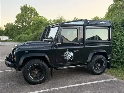 Gebraucht Land Rover Defender 122 PS (89 kW) 2012 Schwarz SUV