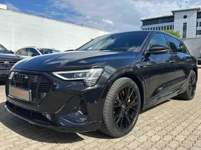 Gebraucht Audi e-tron Black Edition 300 kW (408 PS) 2022 Mythosschwarz metallic SUV
