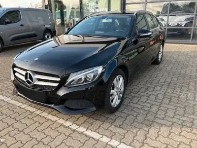 Gebraucht Mercedes C180 Business 156 PS (114 kW) 2014 Schwarz Kombi