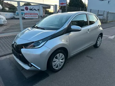 Gebraucht Toyota Aygo Team 69 PS (50 kW) 2018 Silber Kleinwagen