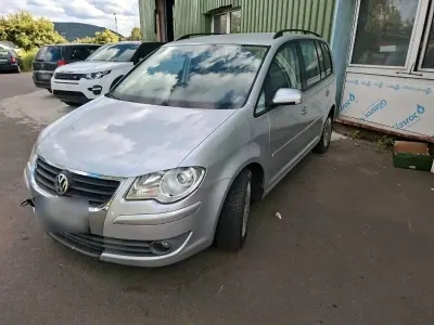 Gebraucht VW Touran 140 PS (102 kW) 2026 Grau Van / Kleinbus