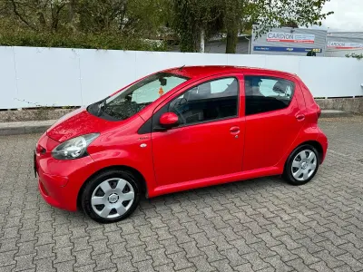 Second-hand Toyota Aygo 67 CP (49 kW) 2007 Roșu Hatchback