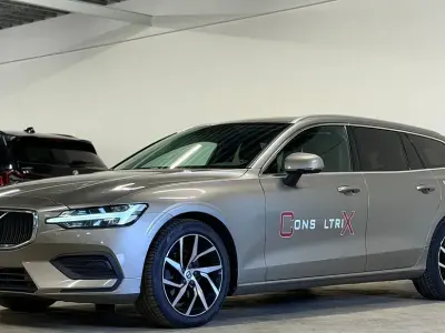 Gebraucht Volvo V60 Momentum 150 PS (110 kW) 2020 Grau Kombi