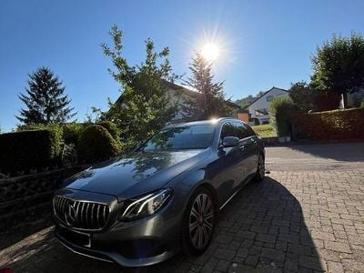Grau Gebraucht 2019 Mercedes E220 Limousine | 17.999 € (Superpreis)