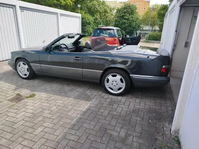 Gebraucht Mercedes 220 150 PS (110 kW) 1994 Schwarz Cabrio