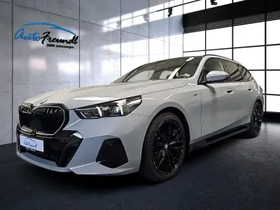 Gebraucht BMW 520 M Sport 197 PS (144 kW) 2024 Grau Limousine