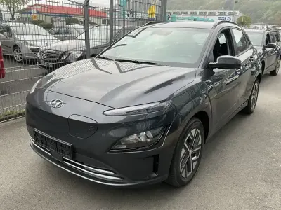 Usata Hyundai Kona Select 100 kW (136 CV) 2023 Nero SUV