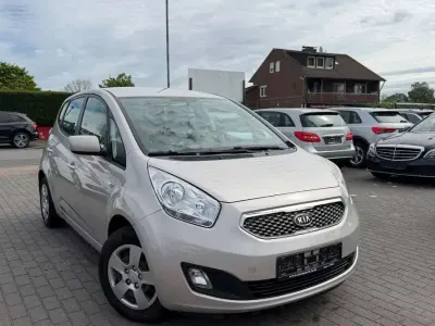 Gebraucht Kia Venga Attract 90 PS (66 kW) 2011 (qu) champagne silver Kleinwagen