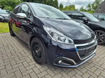 Gebraucht Peugeot 208 Style 99 PS (72 kW) 2017 Blau Kleinwagen