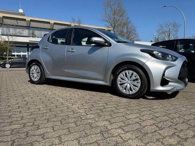 Gebraucht Toyota Yaris Hybrid 92 PS (67 kW) 2021 Silber Limousine