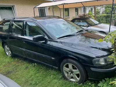 Usata Volvo V70 140 CV (102 kW) 2002 Nero Station wagon