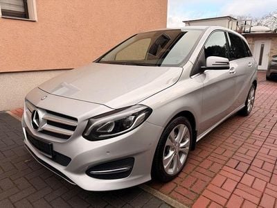 Gebraucht Mercedes B200 156 PS (114 kW) 2015 Silber Van / Kleinbus