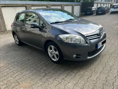Gebraucht Toyota Auris Executive 132 PS (97 kW) 2012 Grau Limousine