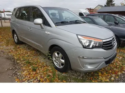 Gebraucht SsangYong Rodius 178 PS (130 kW) 2017 Silber Van / Kleinbus
