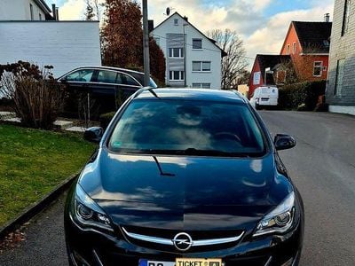 Schwarz Gebraucht 2015 Opel Astra Exklusiv Kombi | 8.200 € (Fairer Preis)