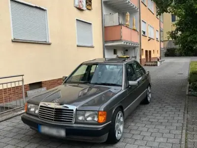 Gebraucht Mercedes 190 120 PS (88 kW) 1990 Grau Limousine