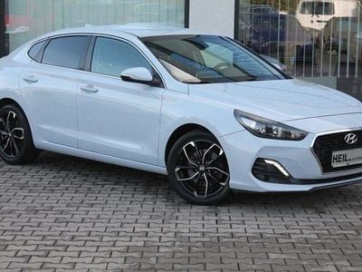 Gebraucht Hyundai i30 Trend 140 PS (102 kW) 2019 Grau Limousine
