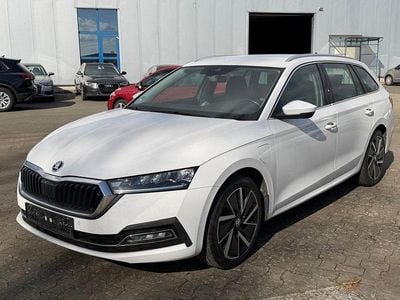 Gebraucht Skoda Octavia First Edition 204 PS (150 kW) 2021 Weiß Kombi