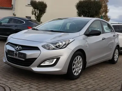 Gebraucht Hyundai i30 Classic 99 PS (72 kW) 2012 Silber Limousine
