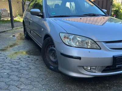 Gebraucht Honda Civic 90 PS (66 kW) 2004 Silber Limousine