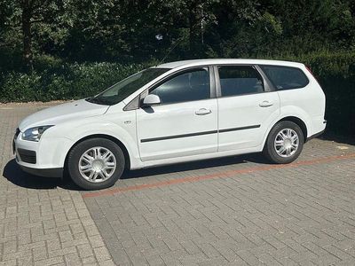 Gebraucht Ford Focus Ambiente 80 PS (58 kW) 2006 Weiß Kombi