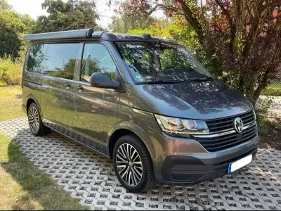 Gebraucht VW California Beach 150 PS (110 kW) 2022 Grau Van
