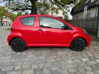 Second-hand Toyota Aygo 68 CP (50 kW) 2012 Roșu Hatchback