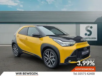 Neu Toyota Aygo X Sport 116 PS (85 kW) 2026 Mustard yellow metallic SUV