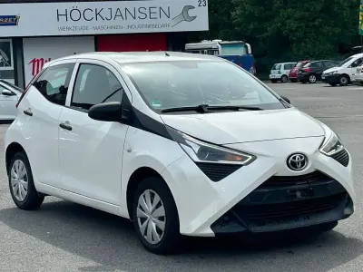Używany Toyota Aygo X-play 72 KM (52 kW) 2021 Biały Hatchback