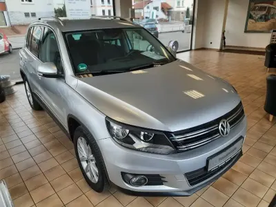 Gebraucht VW Tiguan Sportline 125 PS (91 kW) 2015 Reflexsilber SUV