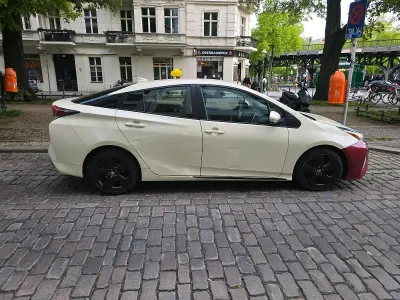 Gebraucht Toyota Prius 122 PS (89 kW) 2017 Rot Limousine
