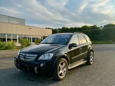 Używany Mercedes ML500 380 KM (279 kW) 2008 Czarny SUV