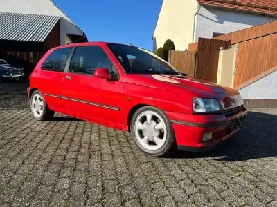 Używany Renault Clio 135 KM (99 kW) 1991 Czerwony Hatchback