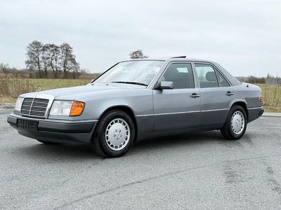 Usata Mercedes E230 132 CV (97 kW) 1990 Grigio Berlina