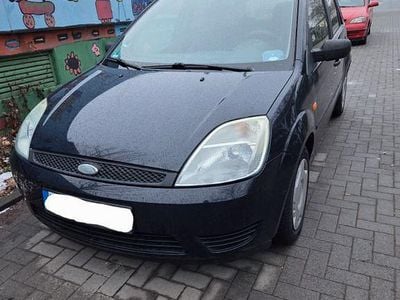 Gebraucht Ford Fiesta Ambiente 69 PS (50 kW) 2005 Blau Kleinwagen