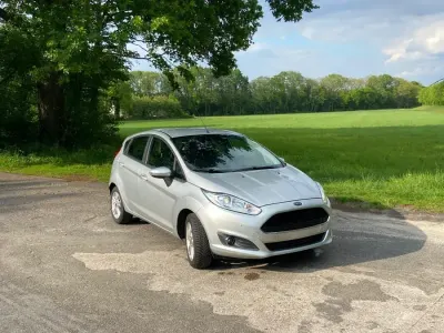Gebraucht Ford Fiesta 80 PS (58 kW) 2016 Silber Kleinwagen