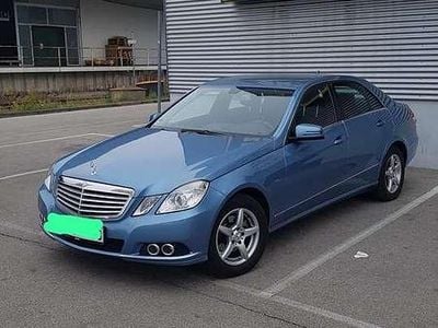 Gebraucht Mercedes E200 184 PS (135 kW) 2011 Blau Limousine