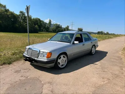 Gebraucht Mercedes E230 132 PS (97 kW) 1991 Grau Limousine