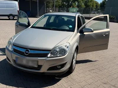 Gebraucht Opel Astra 90 PS (66 kW) 2008 Silber Kleinwagen