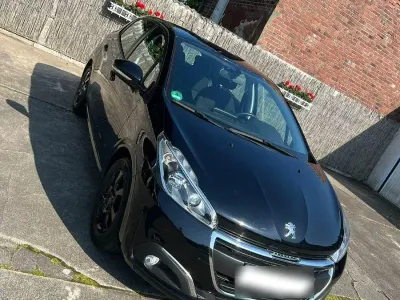 Gebraucht Peugeot 208 Active 83 PS (61 kW) 2019 Schwarz Kleinwagen