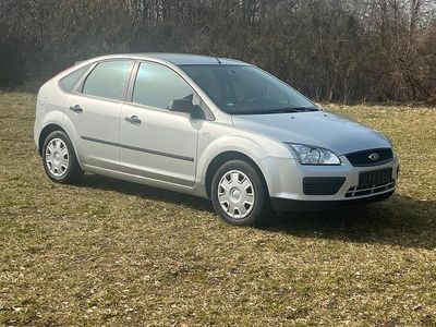 Używany Ford Focus 80 KM (58 kW) 2005 Srebrny Sedan/Limuzyna