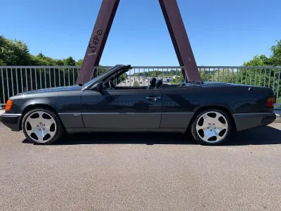 Second-hand Mercedes E300 Sportline 220 CP (161 kW) 1992 Negru Cabrio
