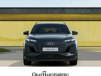 Ny Audi Q6 e-tron Edition .1 239 kW (326 HK) 2026 Grå SUV
