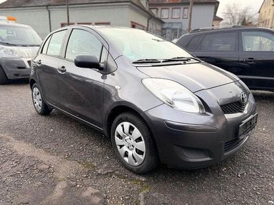 Gebraucht Toyota Yaris 99 PS (72 kW) 2011 Grau Kleinwagen